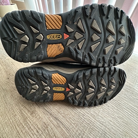 KEEN Boy’s Brown Hiking Shoes Size 2 - Picture 7 of 7